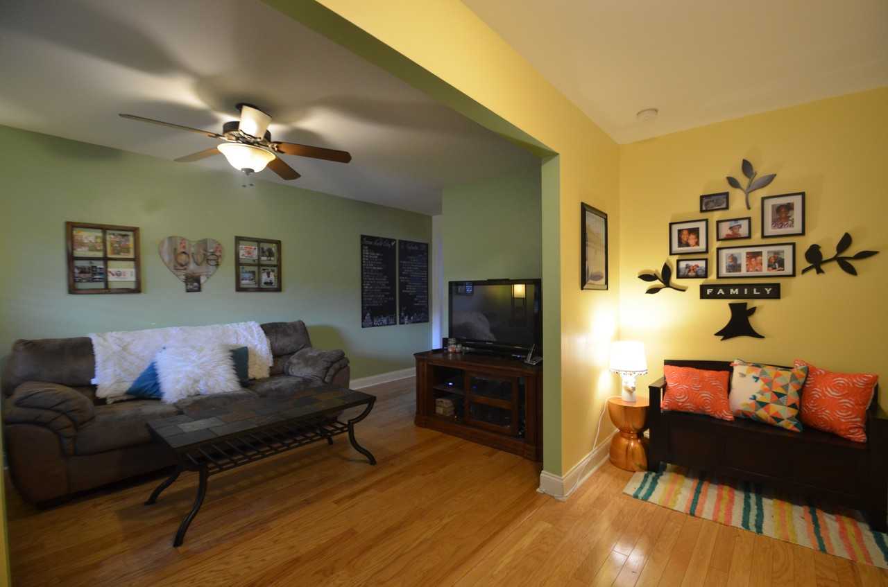 300 Greens Ct - Photo 2 of 13