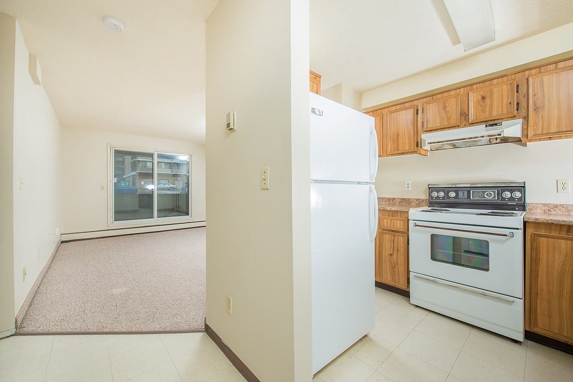 Queensgate Manor - Photo 2 of 40