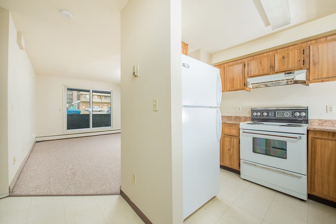 Queensgate Manor - Photo 3 of 40