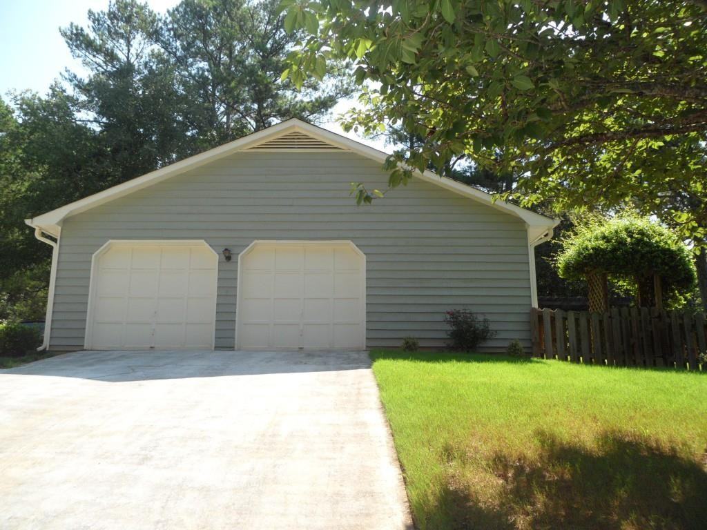 1075 Trailmore Dr - Photo 2 of 23