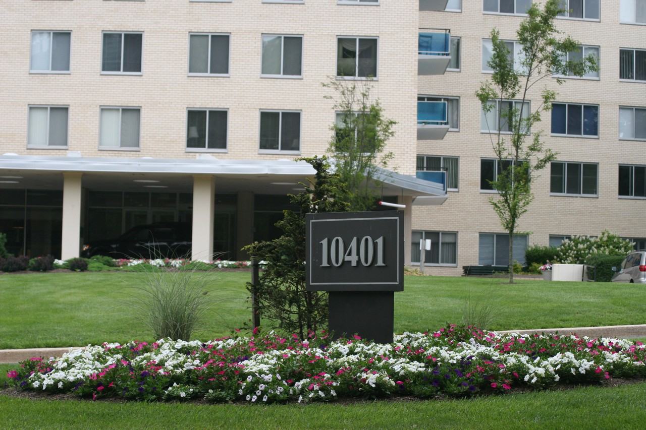 10401 Grosvenor Place 907, North Bethesda, MD 20852 Studio Condo for
