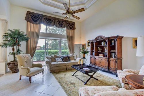 526 Les Jardin Dr - Photo 2 of 5