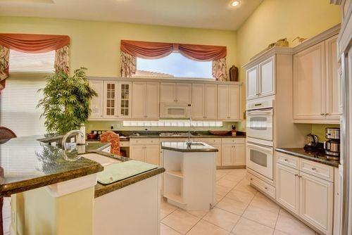 526 Les Jardin Dr - Photo 3 of 5