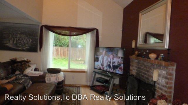 6311 NE 11th Ave - Photo 3 of 15
