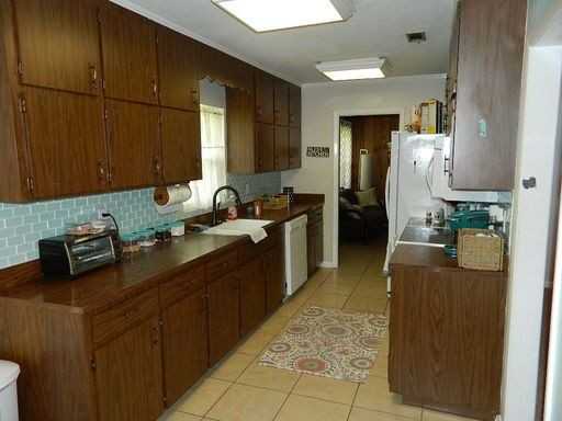4431 NW 20th Pl - Photo 3 of 5