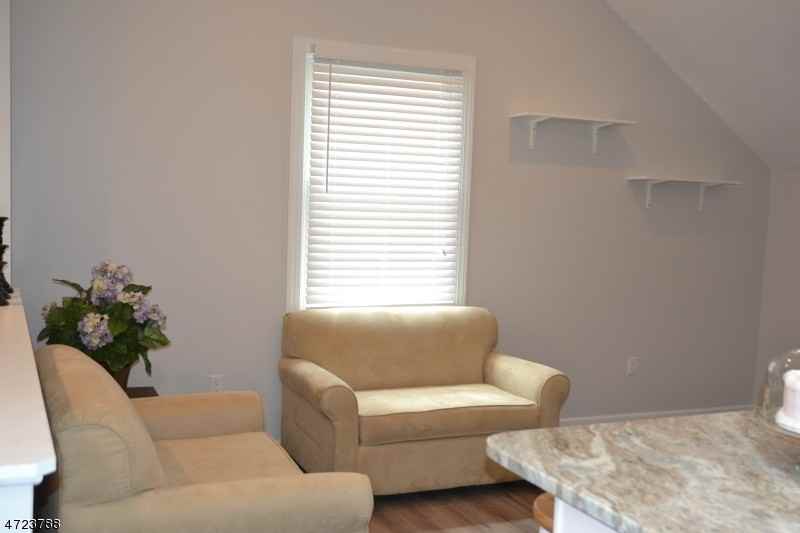 113 Wootton St - Photo 3 of 13