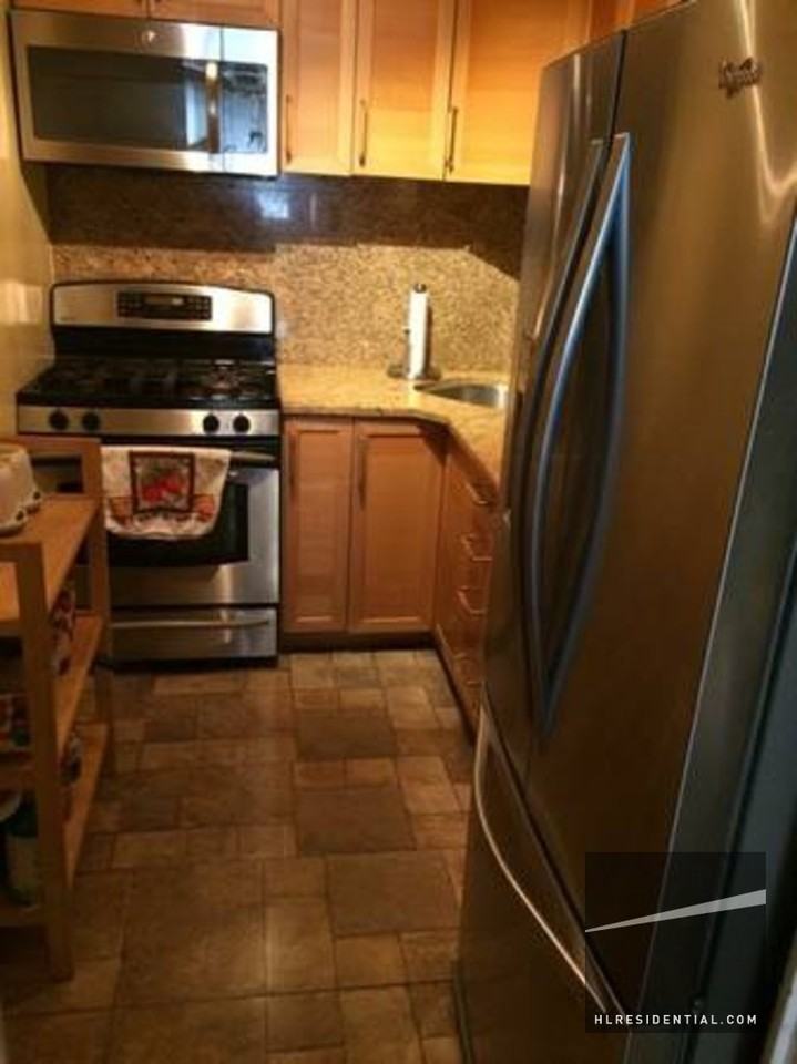 61-22 Grand Central Pkwy H6 - Photo 2 of 4