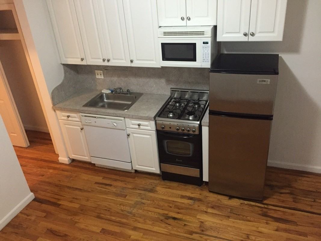 Amsterdam Ave & W 96th St #2f