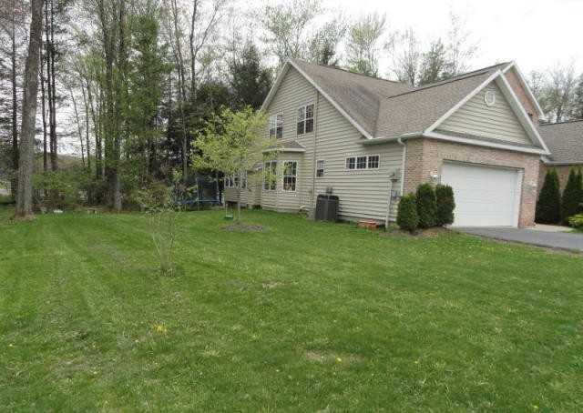 39 Pine Tree Dr - Photo 2 of 14