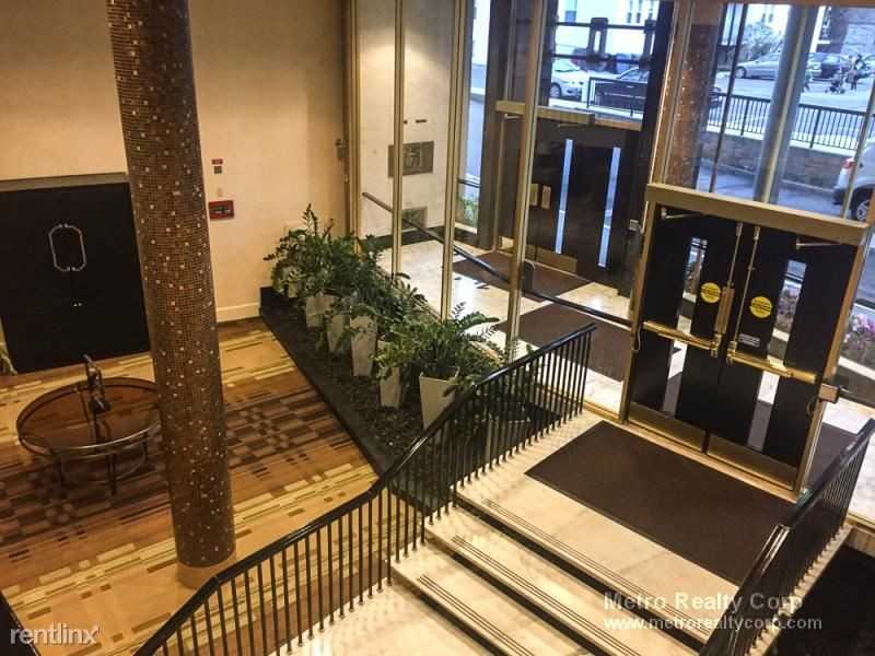 102 Monmouth St - Photo 2 of 5