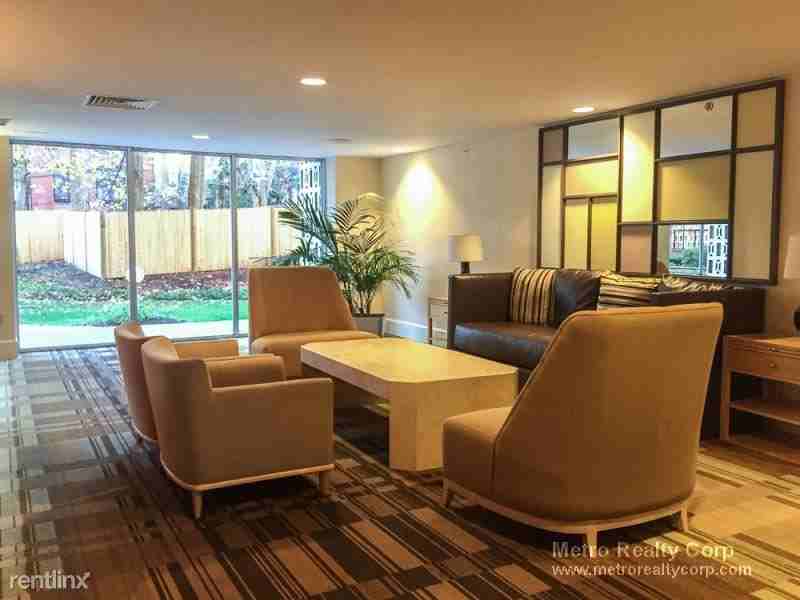 102 Monmouth St - Photo 3 of 5