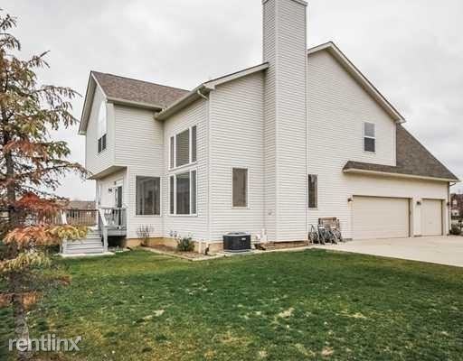 7396 Madeline Ct - Photo 2 of 10