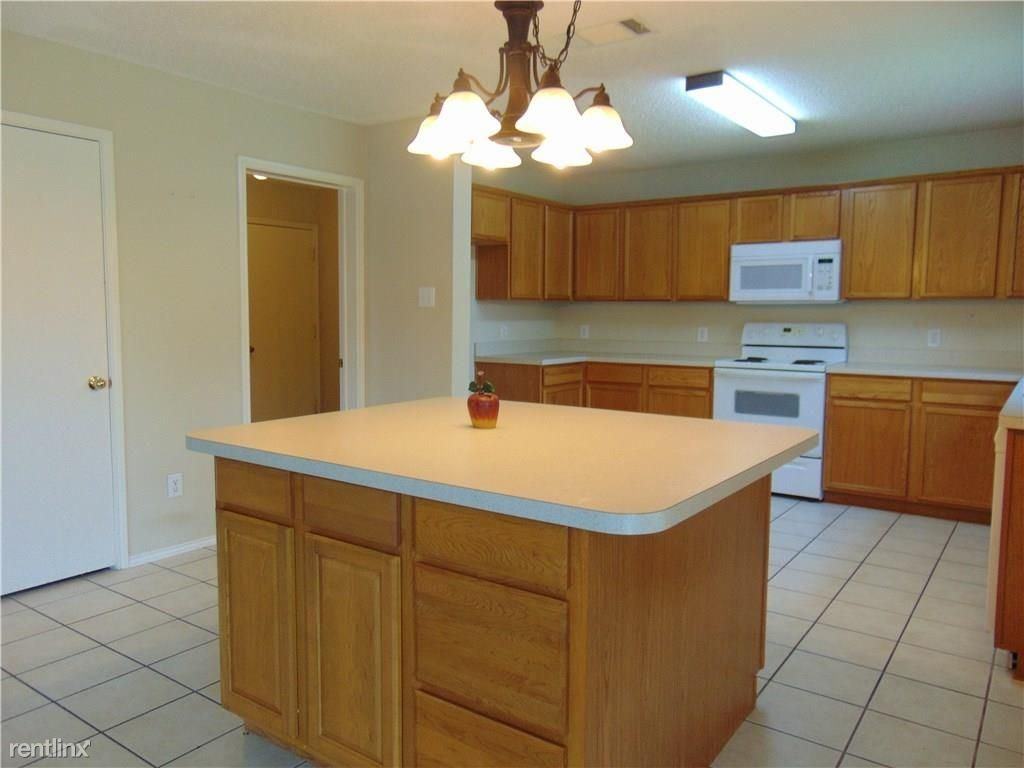 9812 Coolidge Dr - Photo 3 of 10