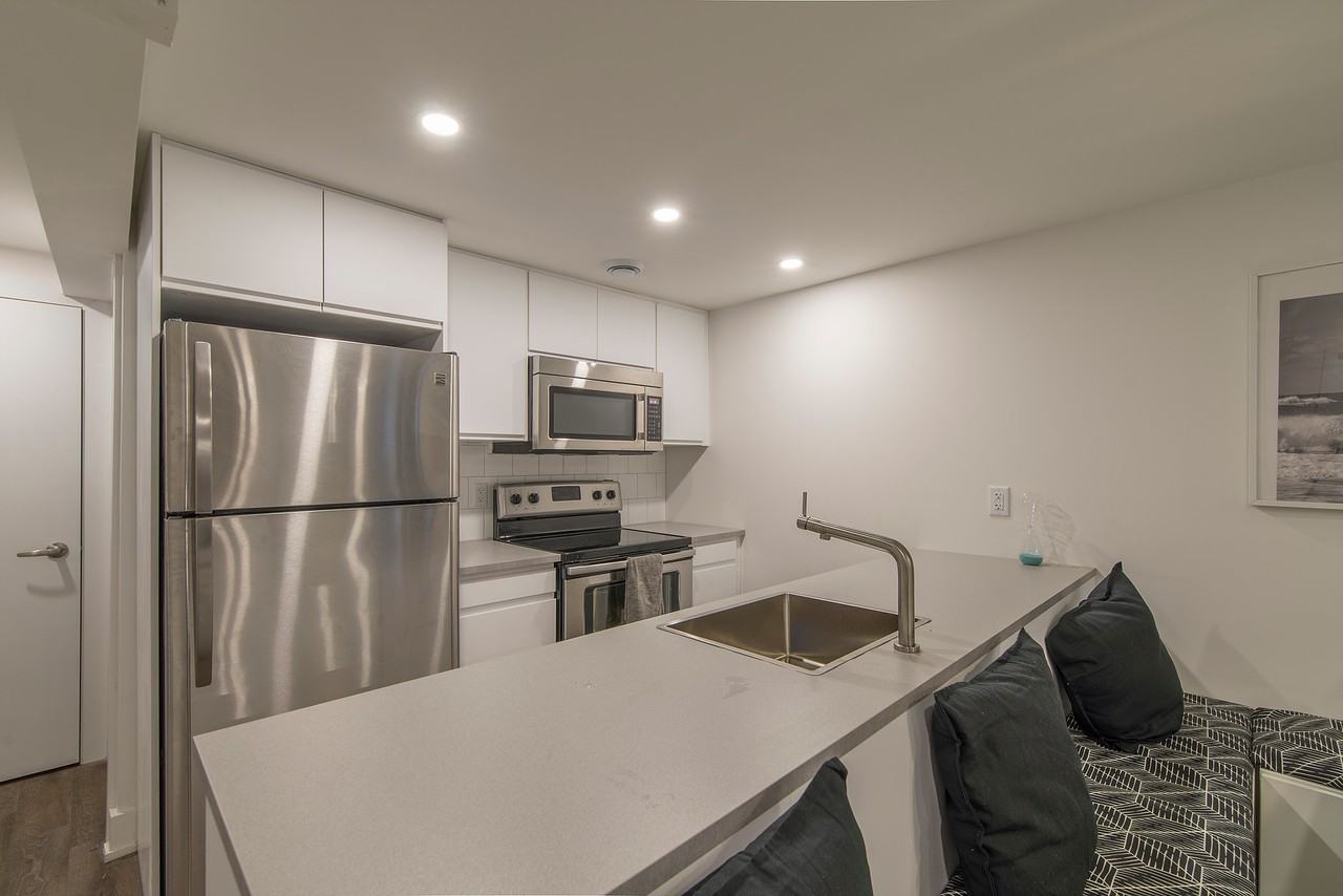 150 Meadowlands Drive West - Photo 3 of 10