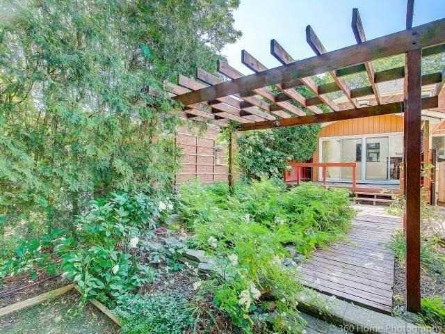 186 Wanless Avenue - Photo 3 of 10