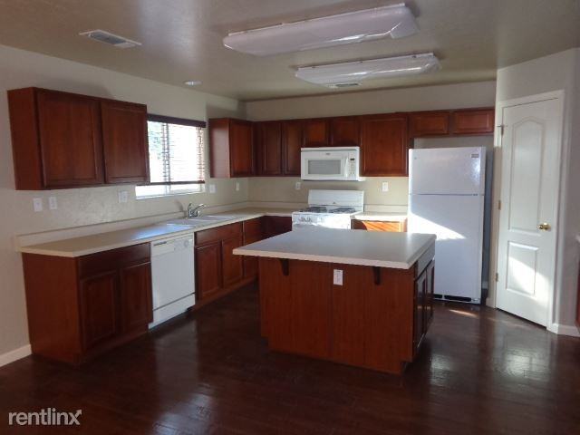 1836 N Barcus Ave - Photo 2 of 6