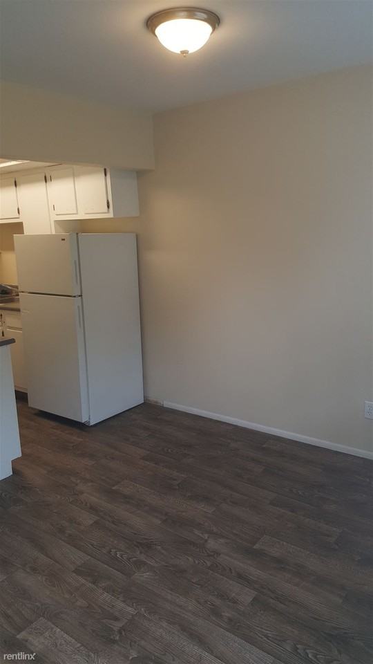 185 N Madison Rd #D - Photo 3 of 11