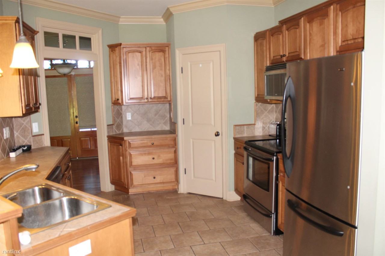 308 Bridgeport Ln - Photo 2 of 7