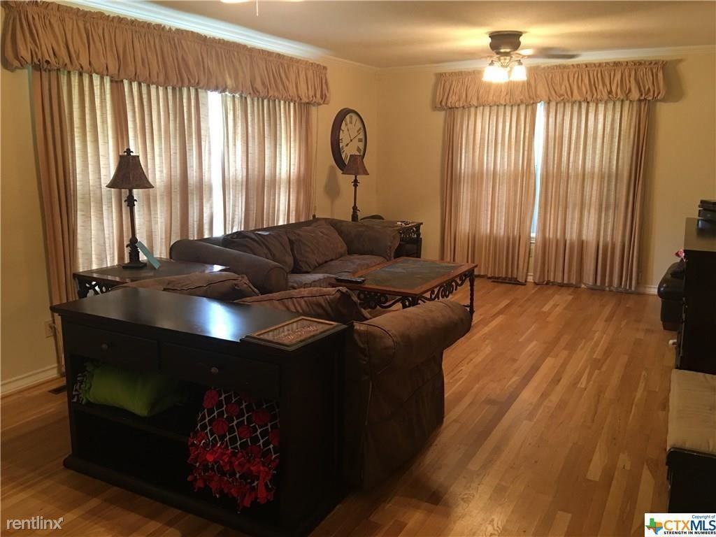 890 Laurel Ln - Photo 2 of 13