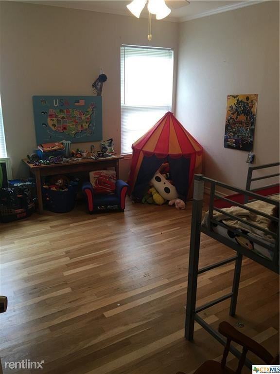 890 Laurel Ln - Photo 3 of 13