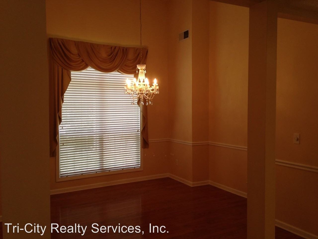 56 Mosswood Ln - Photo 3 of 15