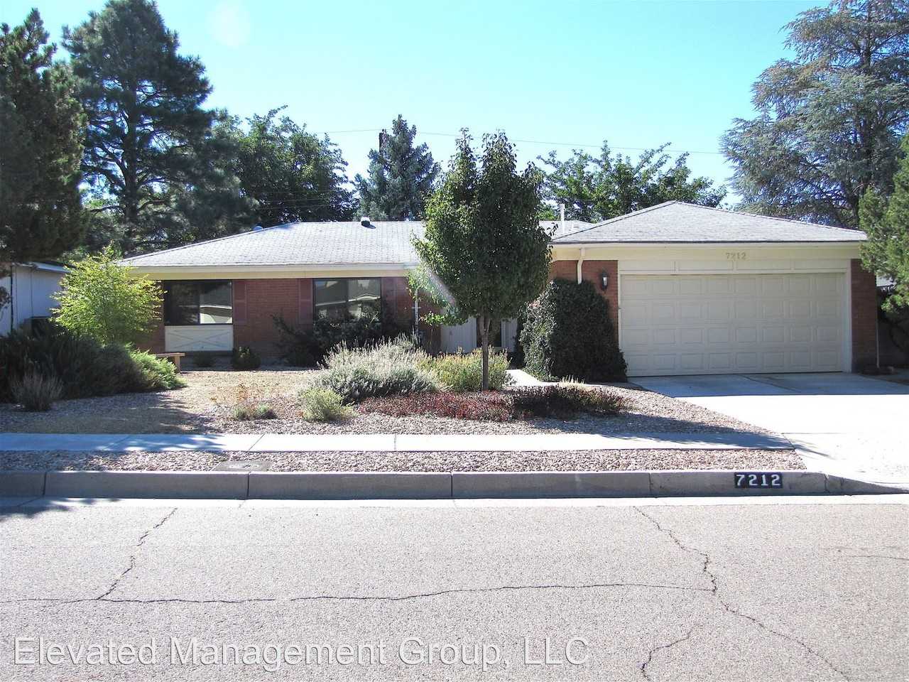 7212 Kathleen Ave NE - Photo 2 of 33