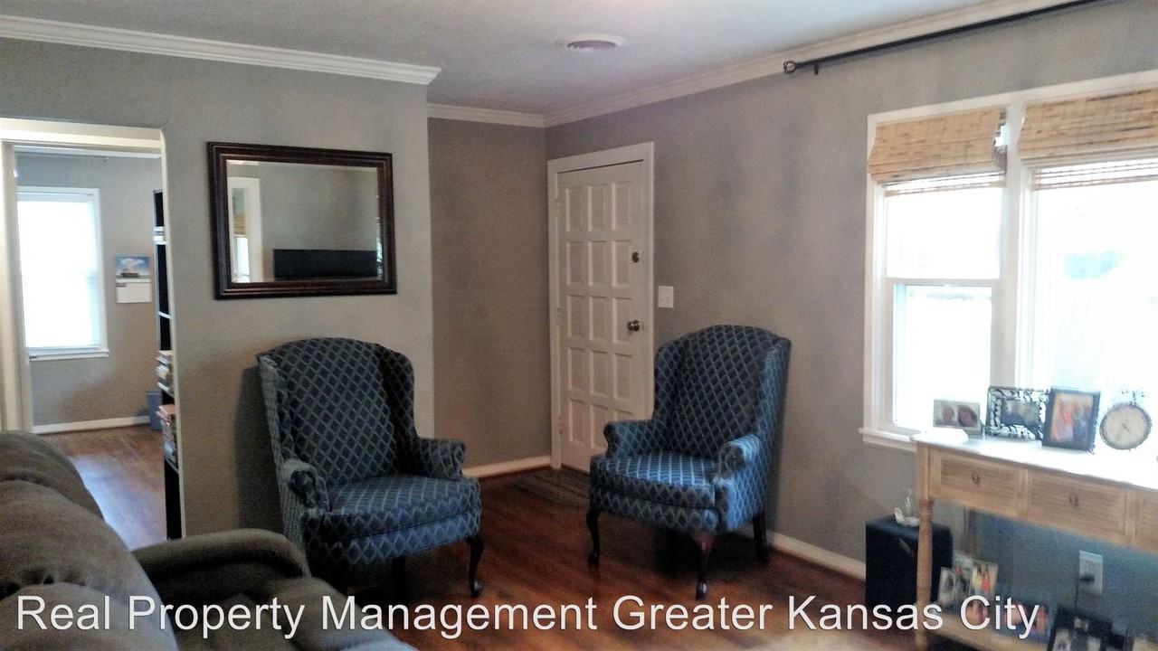 7521 Newton St - Photo 2 of 17