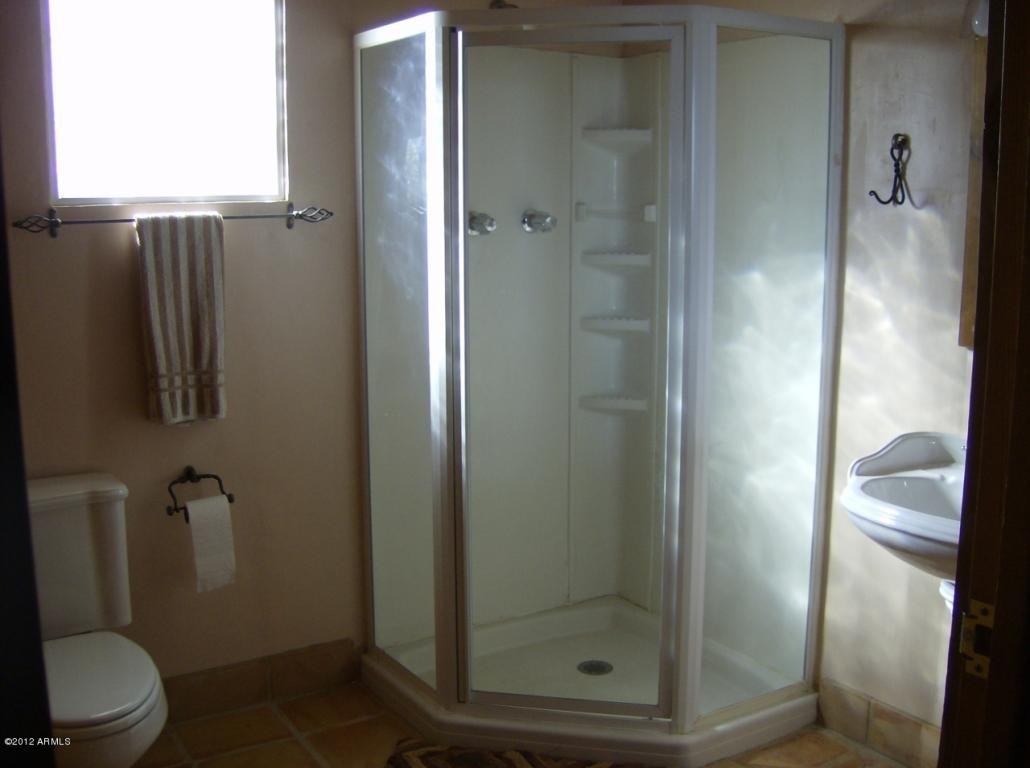 3019 E Hartford Ave - Photo 3 of 16