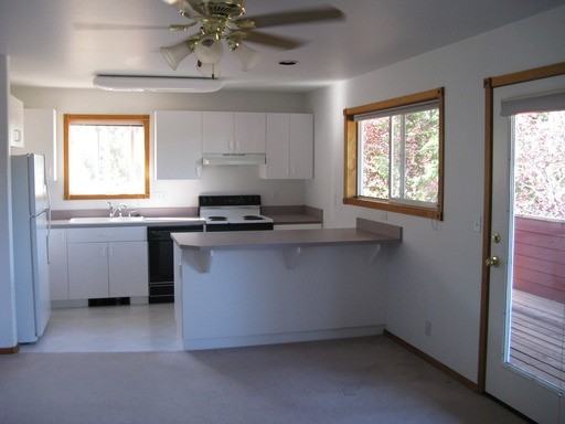 248 NW Riverside Blvd #2 - Photo 3 of 4