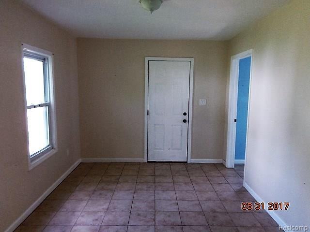 18873 Henry St - Photo 2 of 12