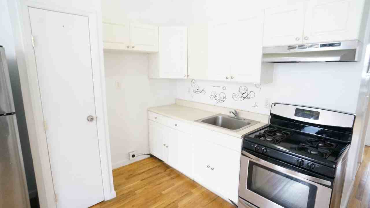 366 Willis Ave #2 - Photo 3 of 7