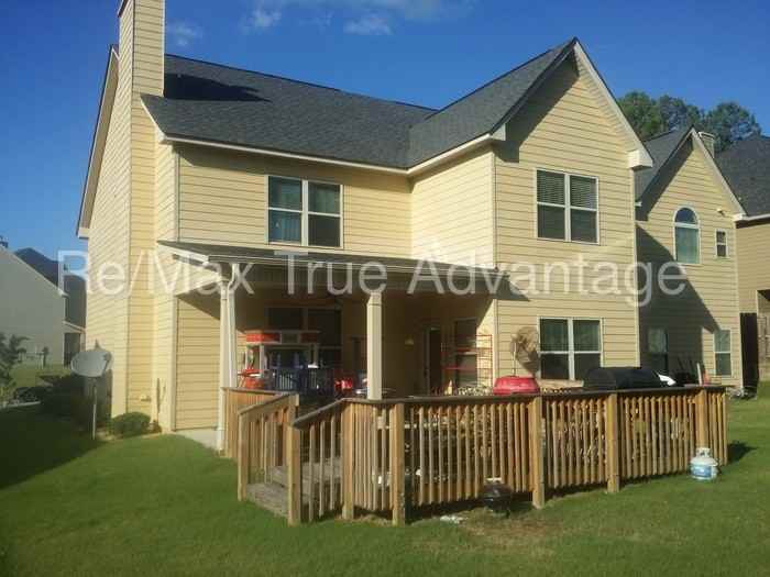 1373 Woods Ln - Photo 3 of 10