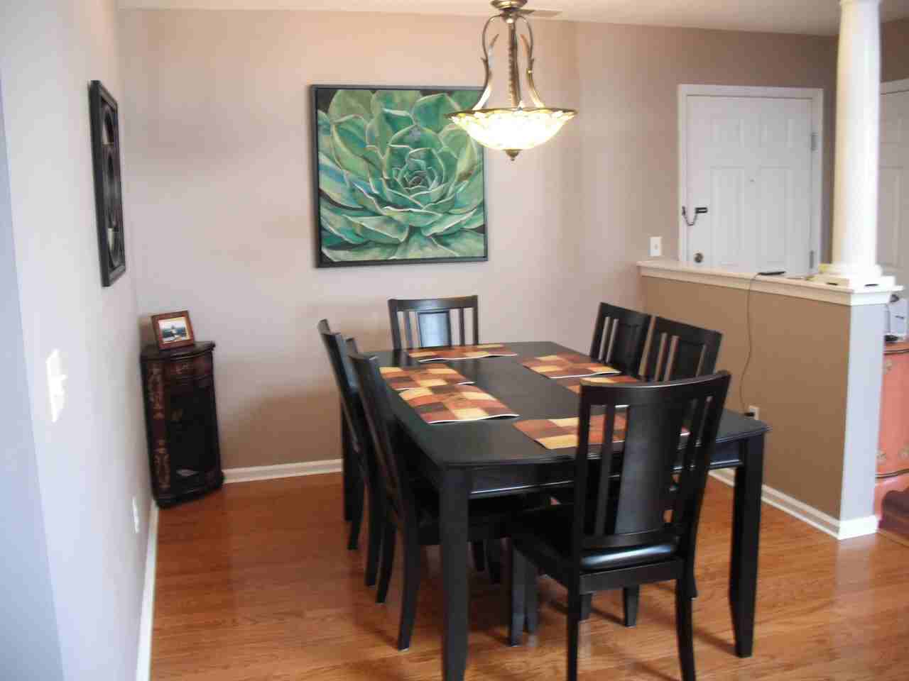 245 Potomac Dr - Photo 2 of 9