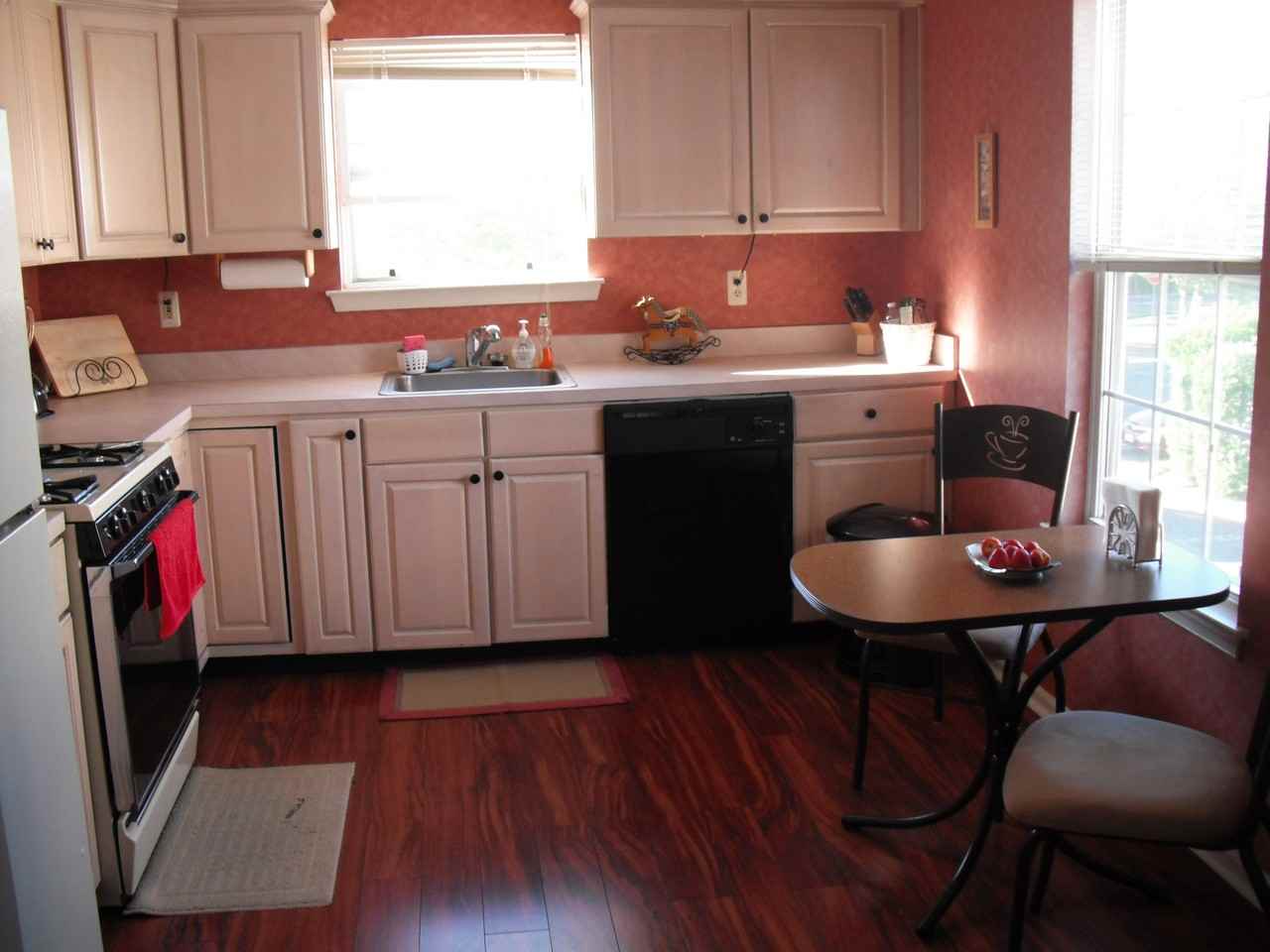 245 Potomac Dr - Photo 3 of 9