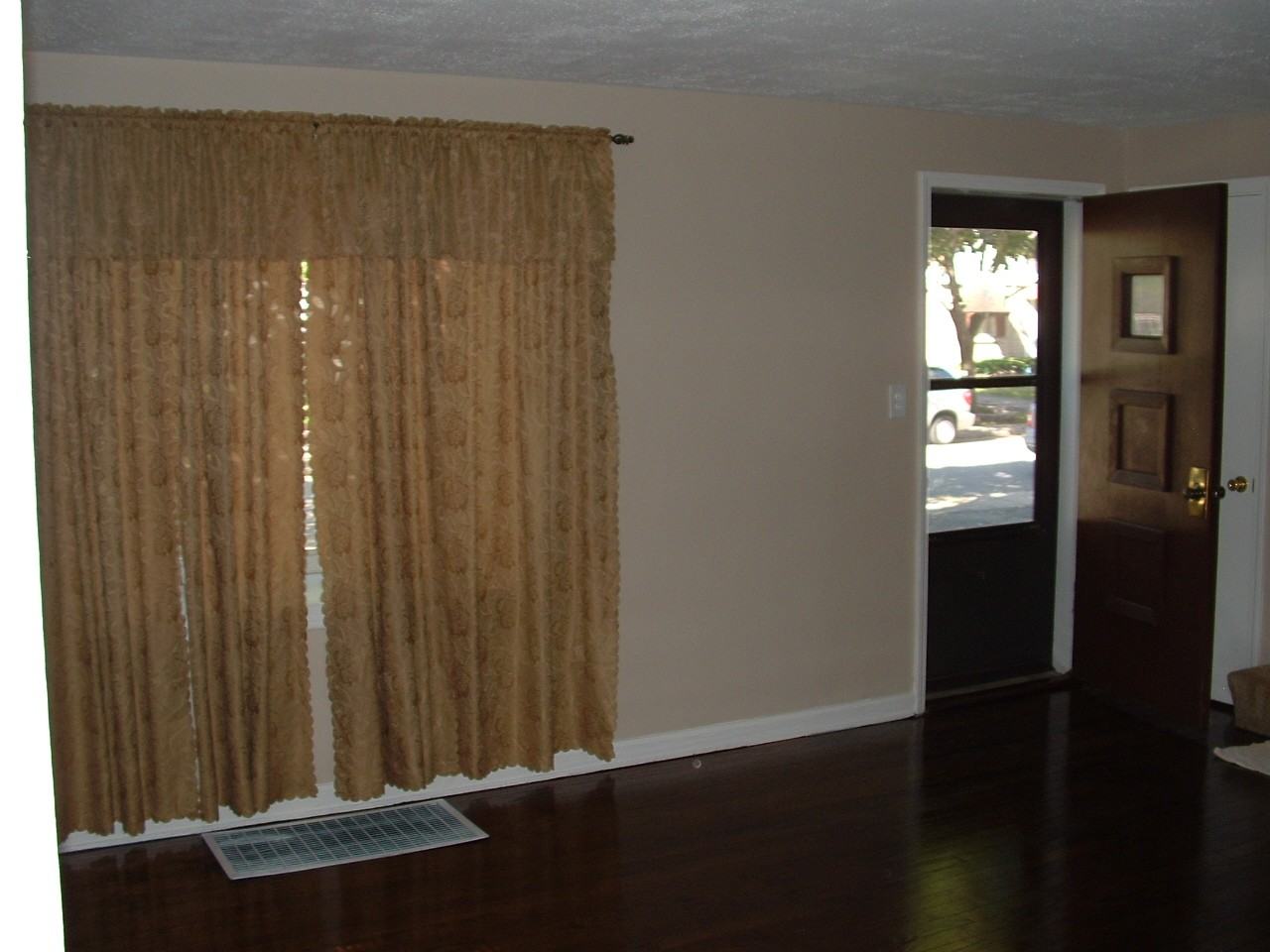 1463 Speechley Blvd - Photo 3 of 10