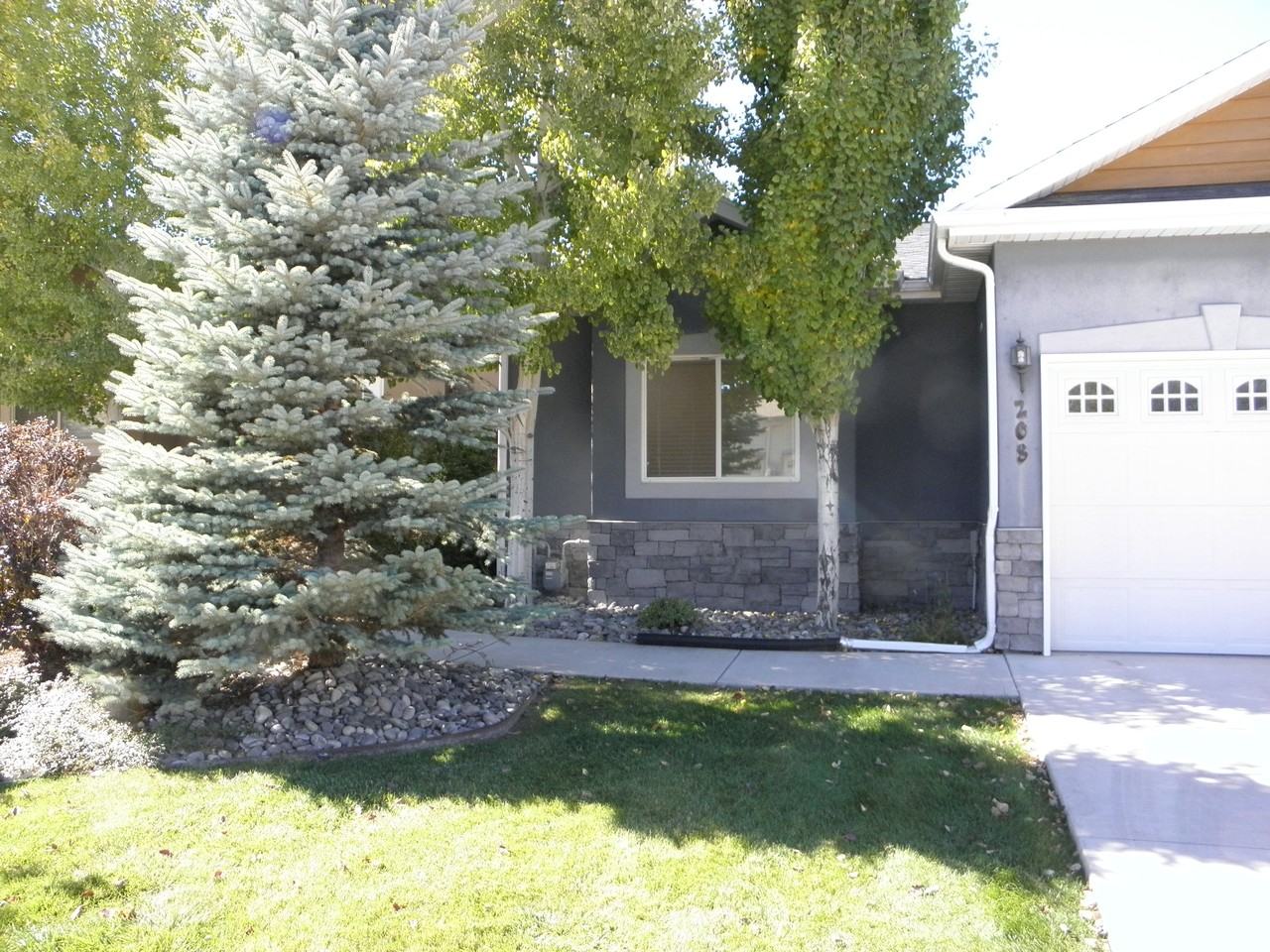 208 Crossroads Cir - Photo 2 of 18
