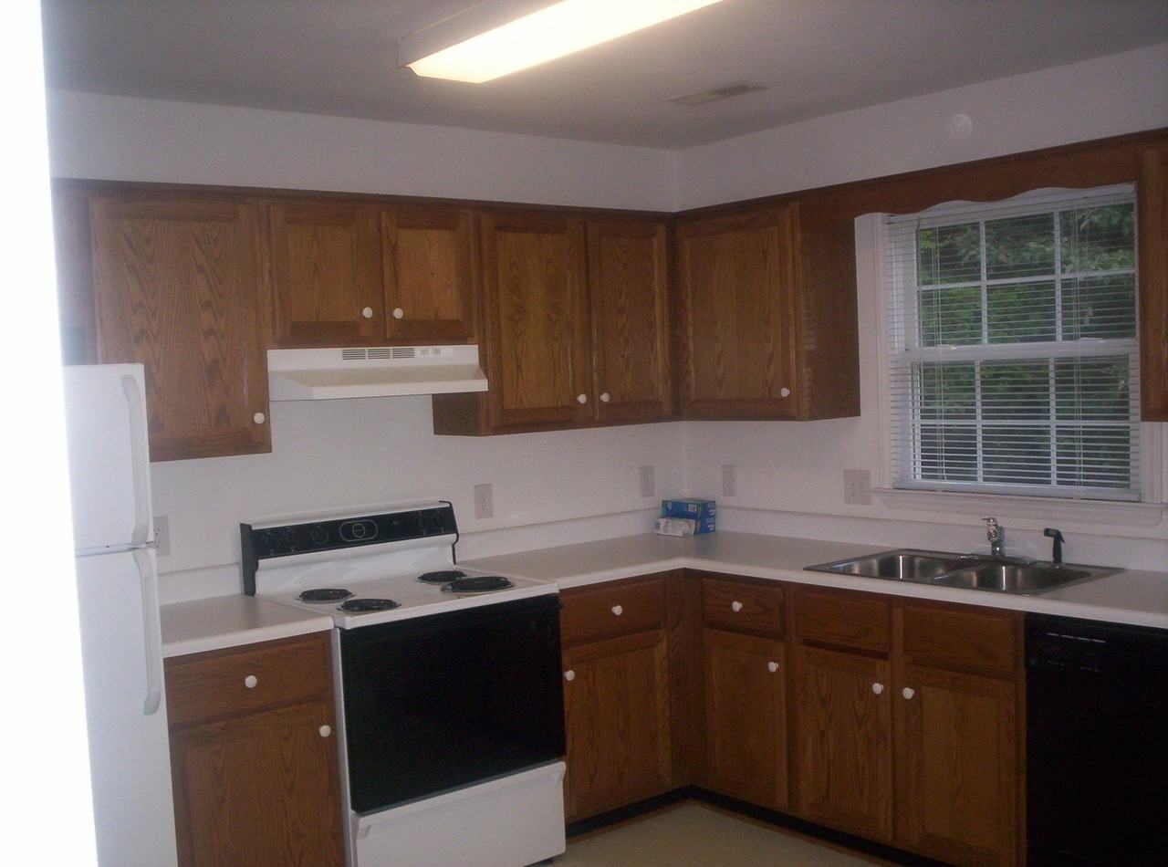 4135 Cresthill Dr - Photo 3 of 9