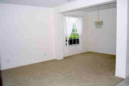 1635 Fennsbury Ct - Photo 2 of 6