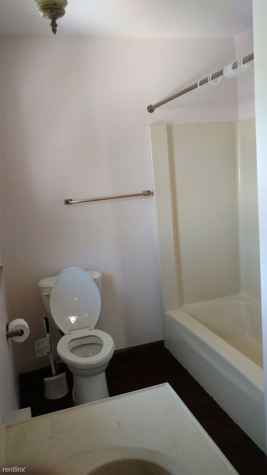 919 Sycamore St - Photo 3 of 7