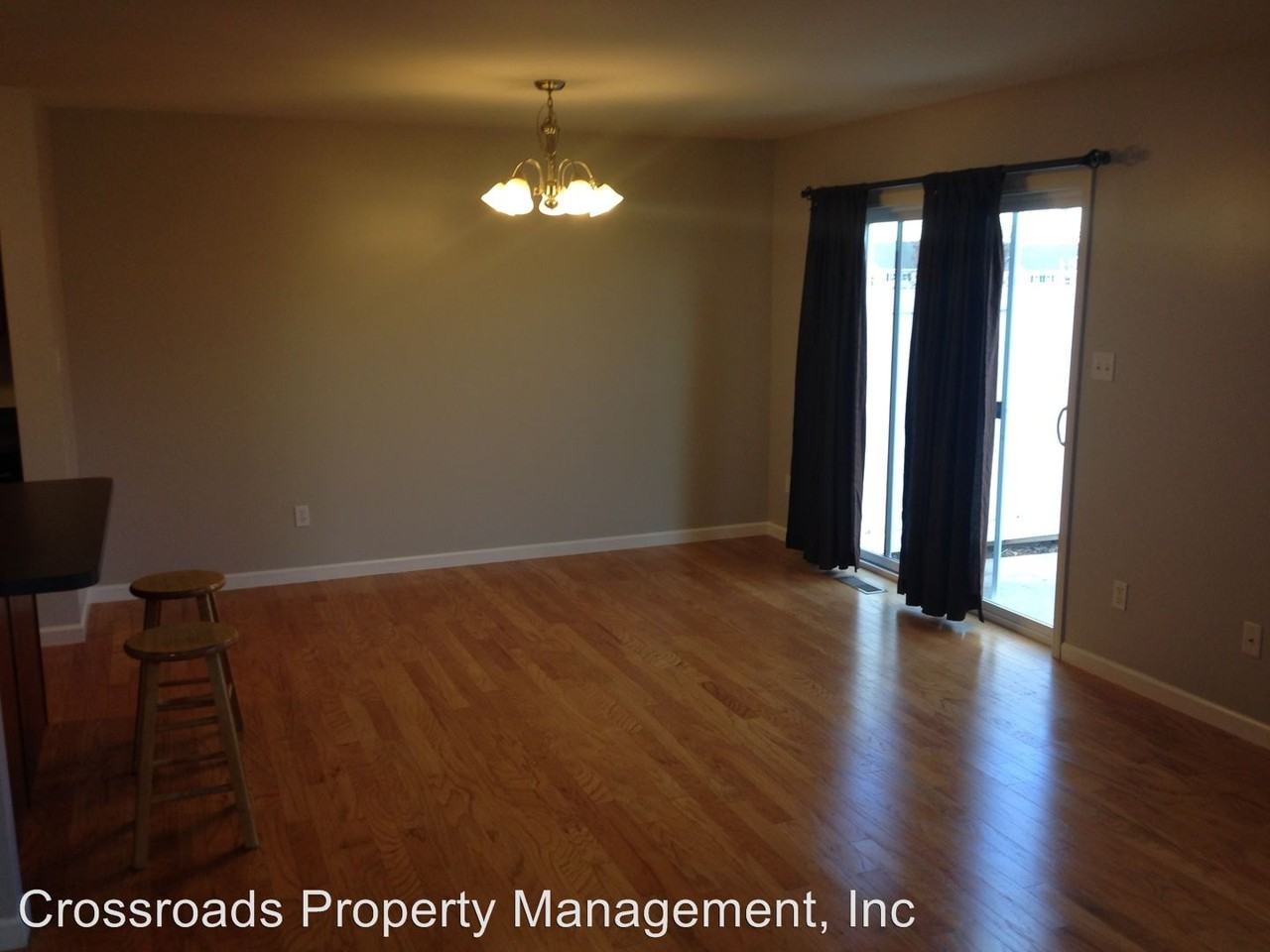 604 Fox Ridge Ln - Photo 3 of 16