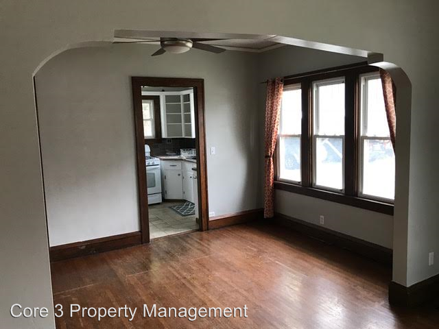 1116 E Washington St - Photo 3 of 11