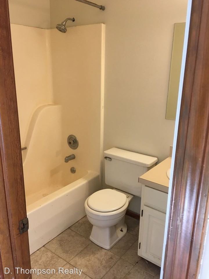 6714 S 73rd Cir - Photo 2 of 10