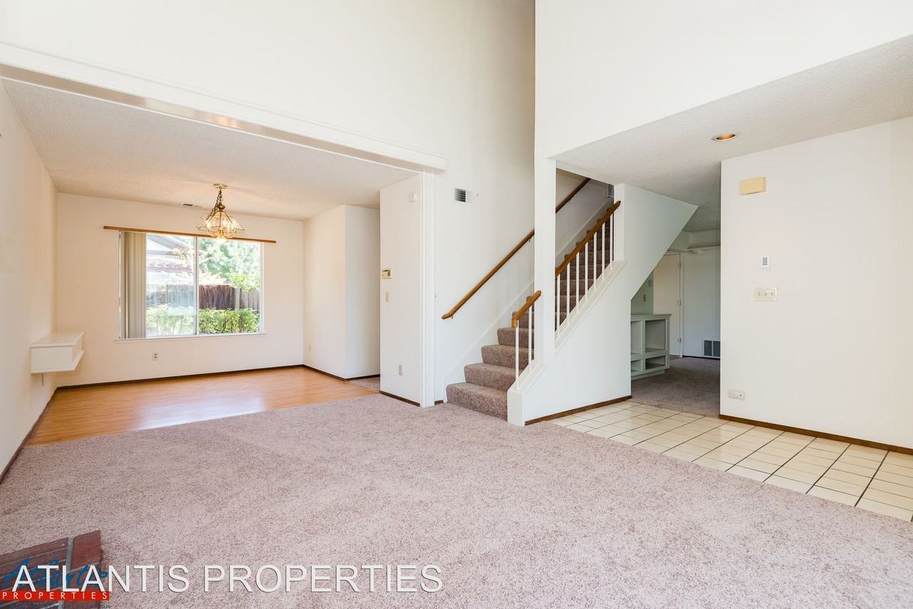 1595 Clampett Way - Photo 3 of 13