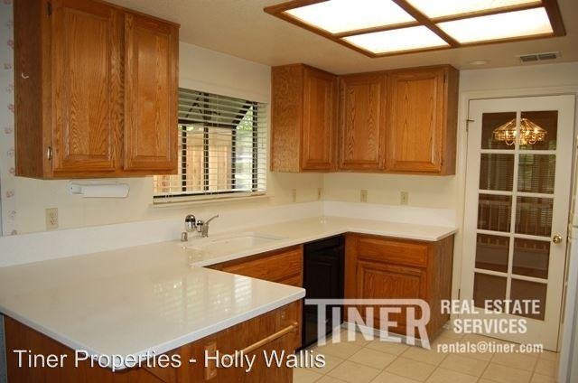 2088 University Park Dr - Photo 3 of 14