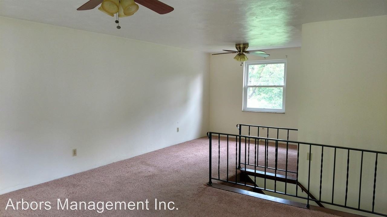 526 St George Dr - Photo 2 of 8