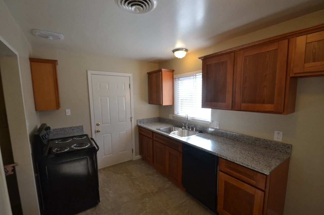 4970 Lippit Ln - Photo 2 of 7