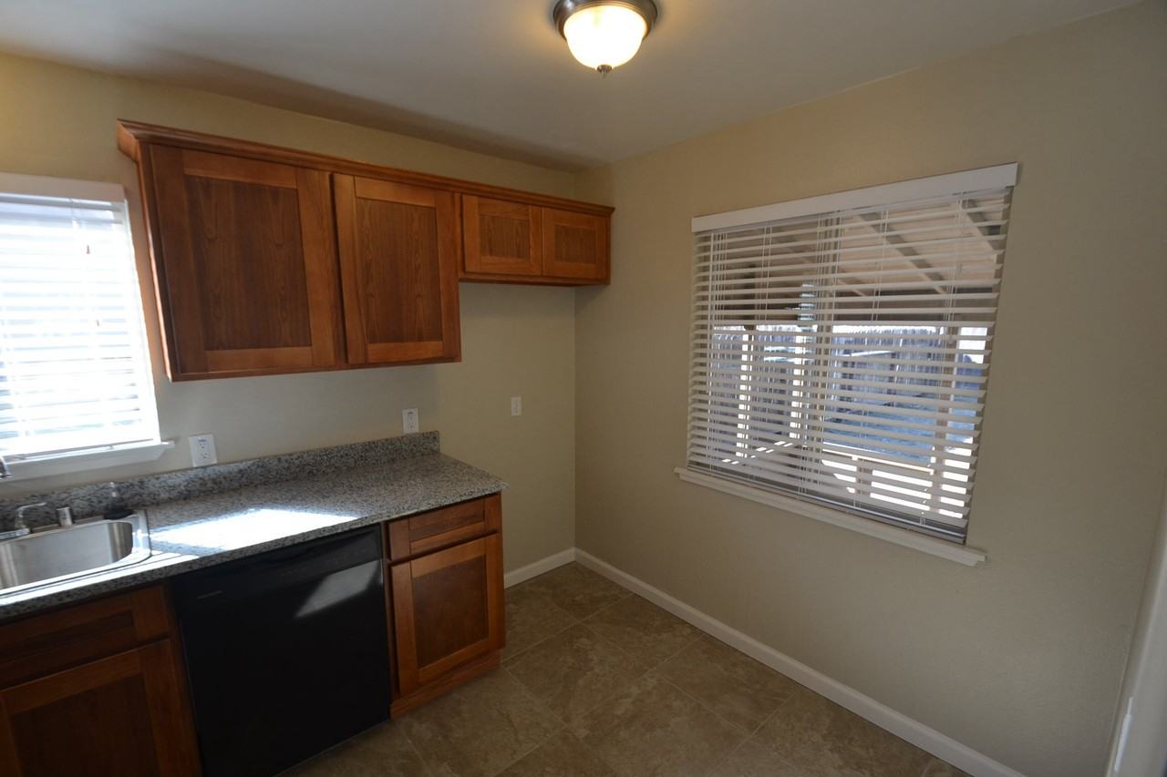 4970 Lippit Ln - Photo 3 of 7