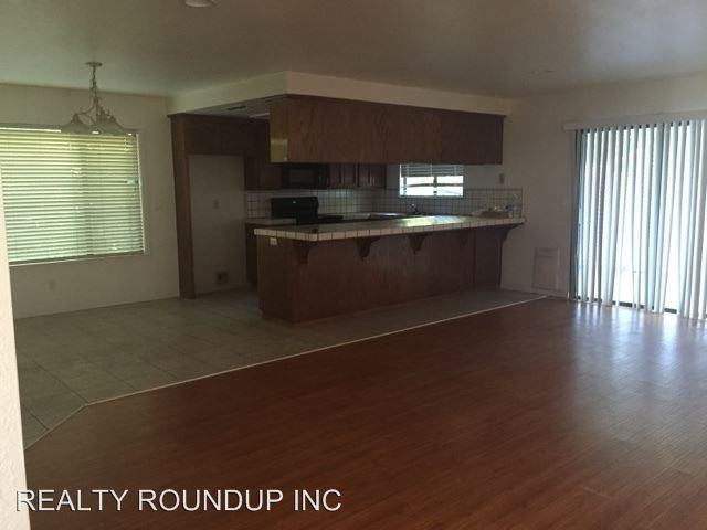 14851 Lago Dr - Photo 2 of 6