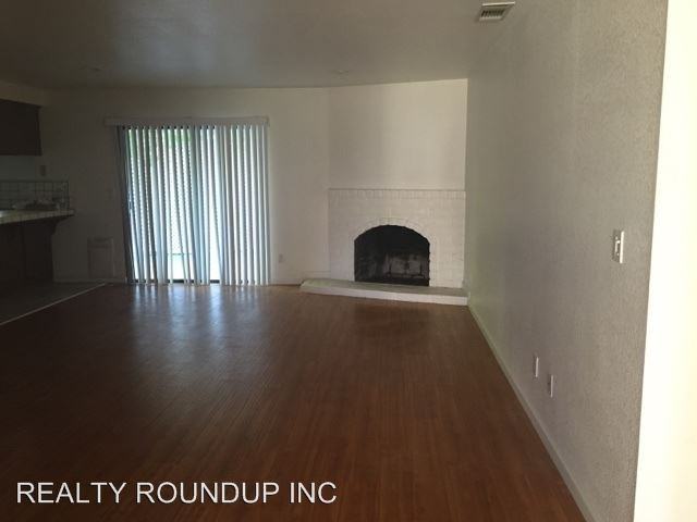 14851 Lago Dr - Photo 3 of 6