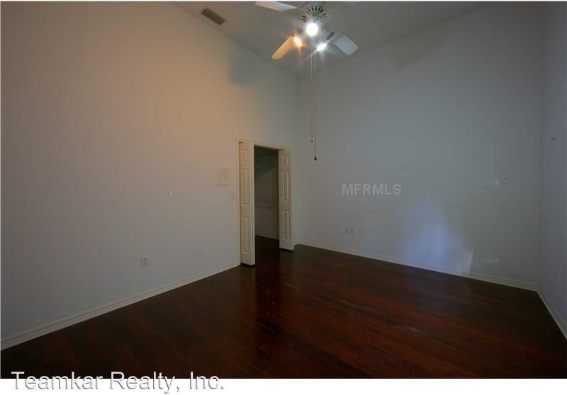 10012 Fountain Ct - Photo 3 of 21